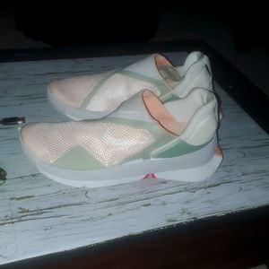 Nike shose size 11 too 12 man